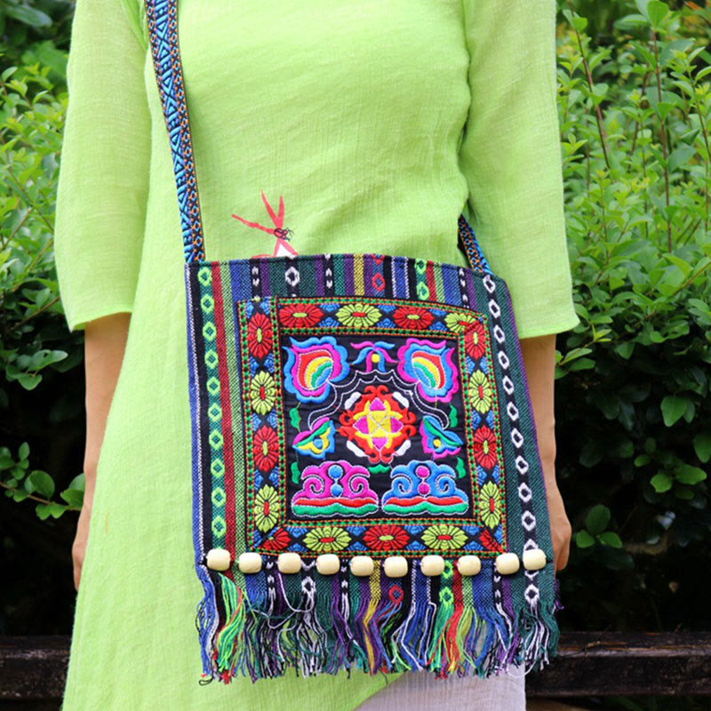 Sac à bandoulière en toile de camélia brodé à la main tibétain