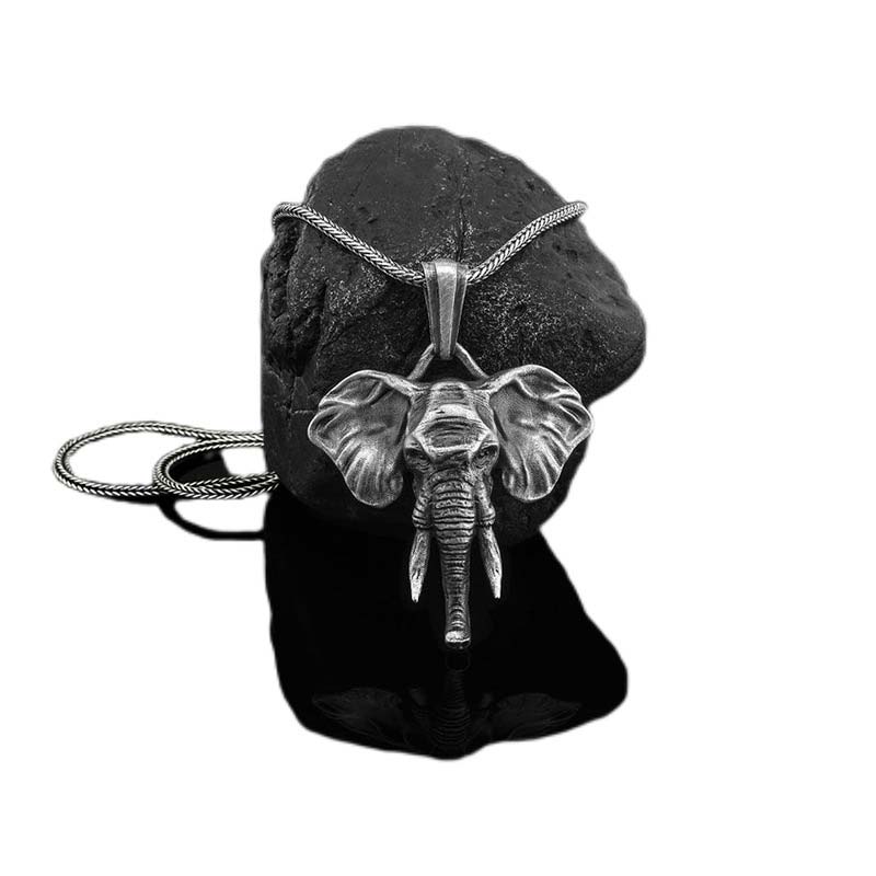 Collier pendentif en acier titane et étain éléphant