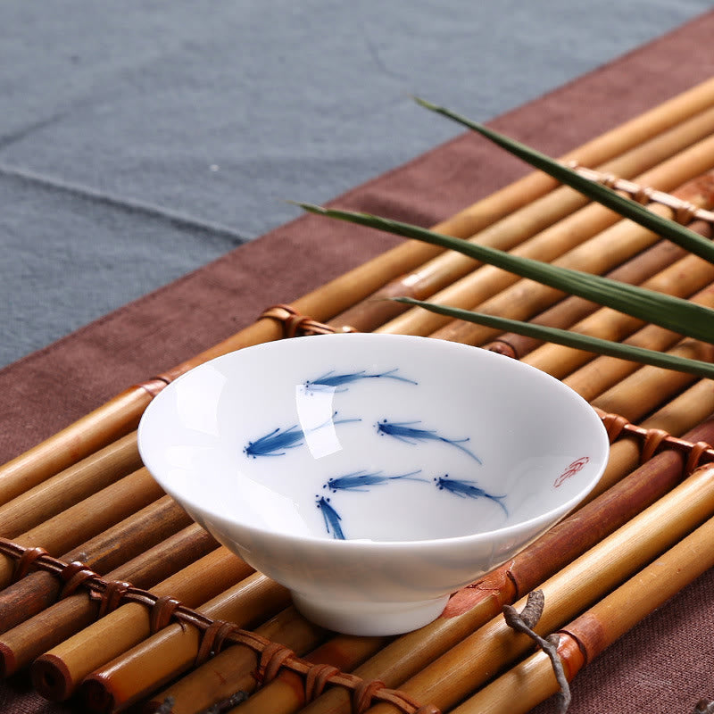 Tasse à thé en céramique de poisson koï en porcelaine bleue et blanche de Jingdezhen Buddha Stones