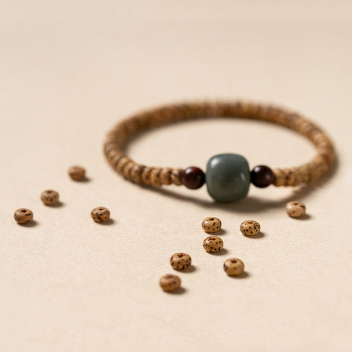 Bracelet de sagesse en bois de santal rouge à petites feuilles et Buddha Stones