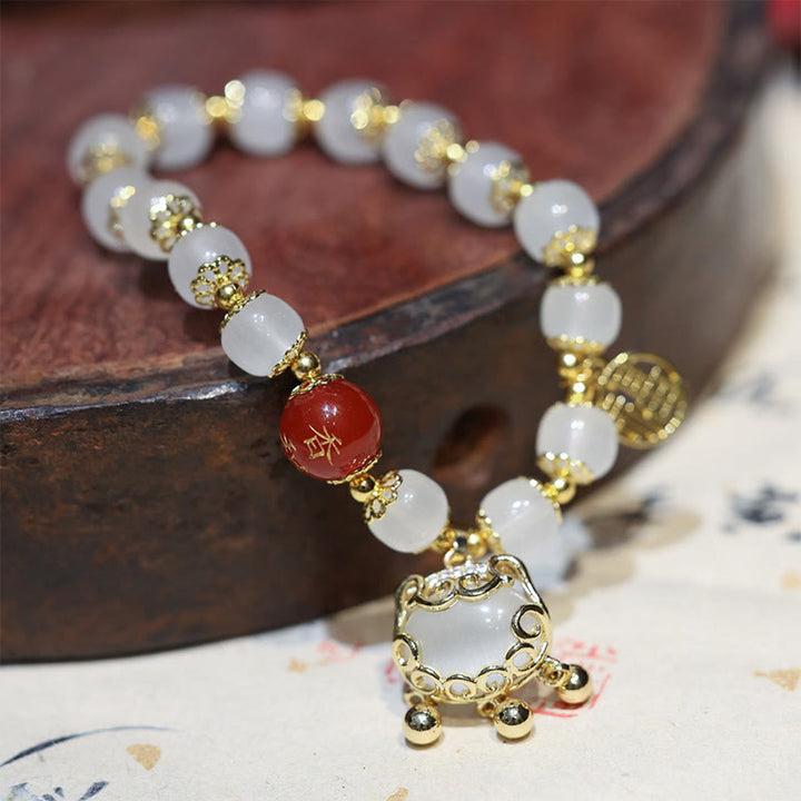 Bracelet de bénédiction avec breloque en forme de moulin à vent en Buddha Stones et caractère Fu