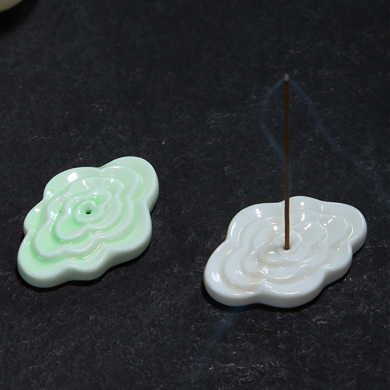 Brûleur d'encens en céramique avec mini Buddha Stones et nuages de bon augure