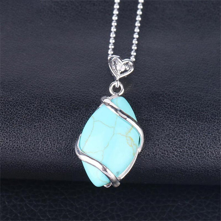 Collier pendentif en pierre de cristal naturel à motif marquise Buddha Stones