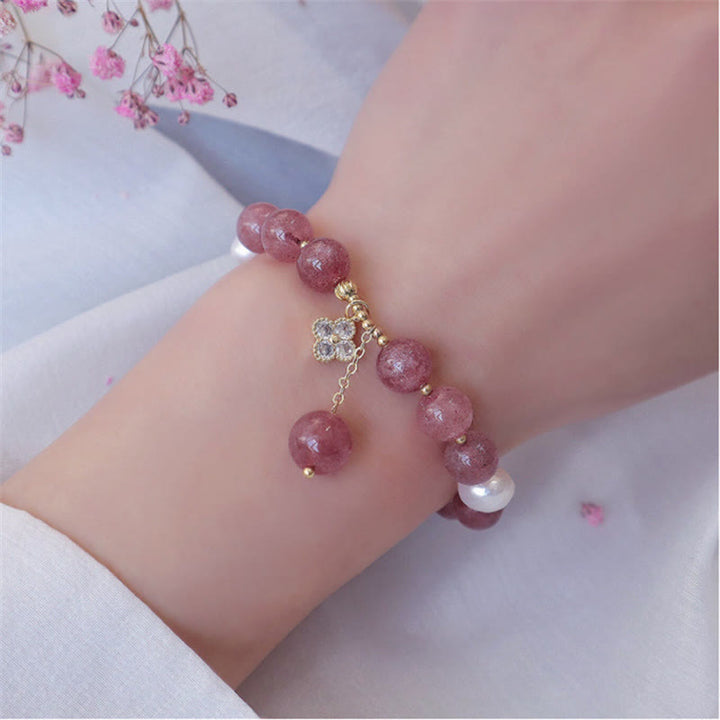 Bracelet d'amour en perles de quartz fraise naturelles et trèfle à quatre feuilles Buddha Stones